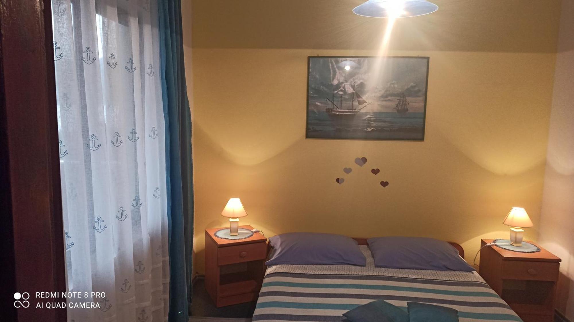 Apartmani Zute Račišće الغرفة الصورة
